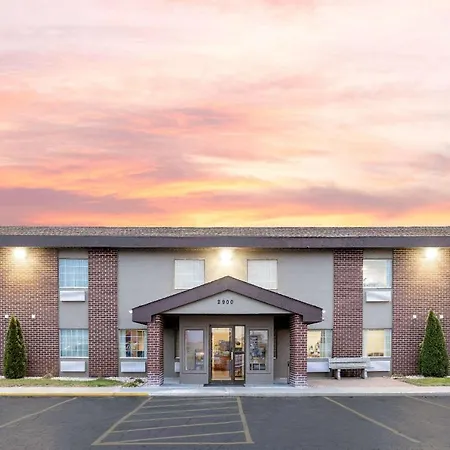 Hotel Baymont By Wyndham Beloit
